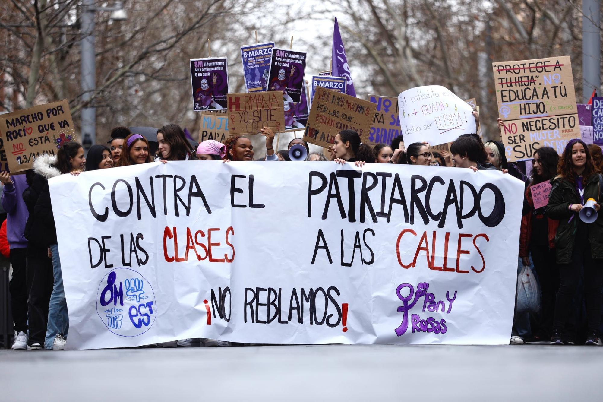 Manifestación estudiantil por el 8M en Zaragoza