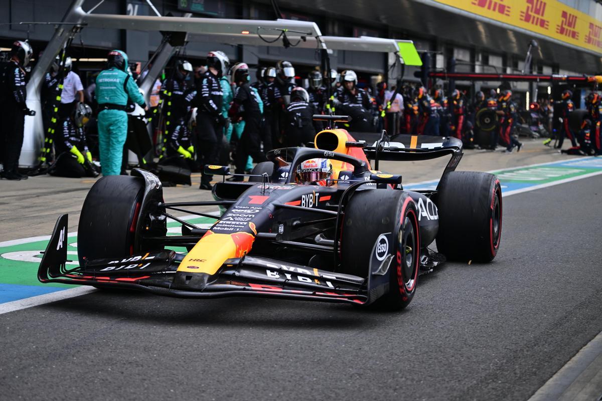 Silverstone (United Kingdom), 09/07/2023.- Dutch Formula One driver Max Verstappen of Red Bull Racing in action at the pit lane during the Formula 1 British Grand Prix 2023, at the Silverstone Circuit race track in Silverstone, Britain, 09 July 2023. (Fórmula Uno, Reino Unido) EFE/EPA/CHRISTIAN BRUNA / POOL