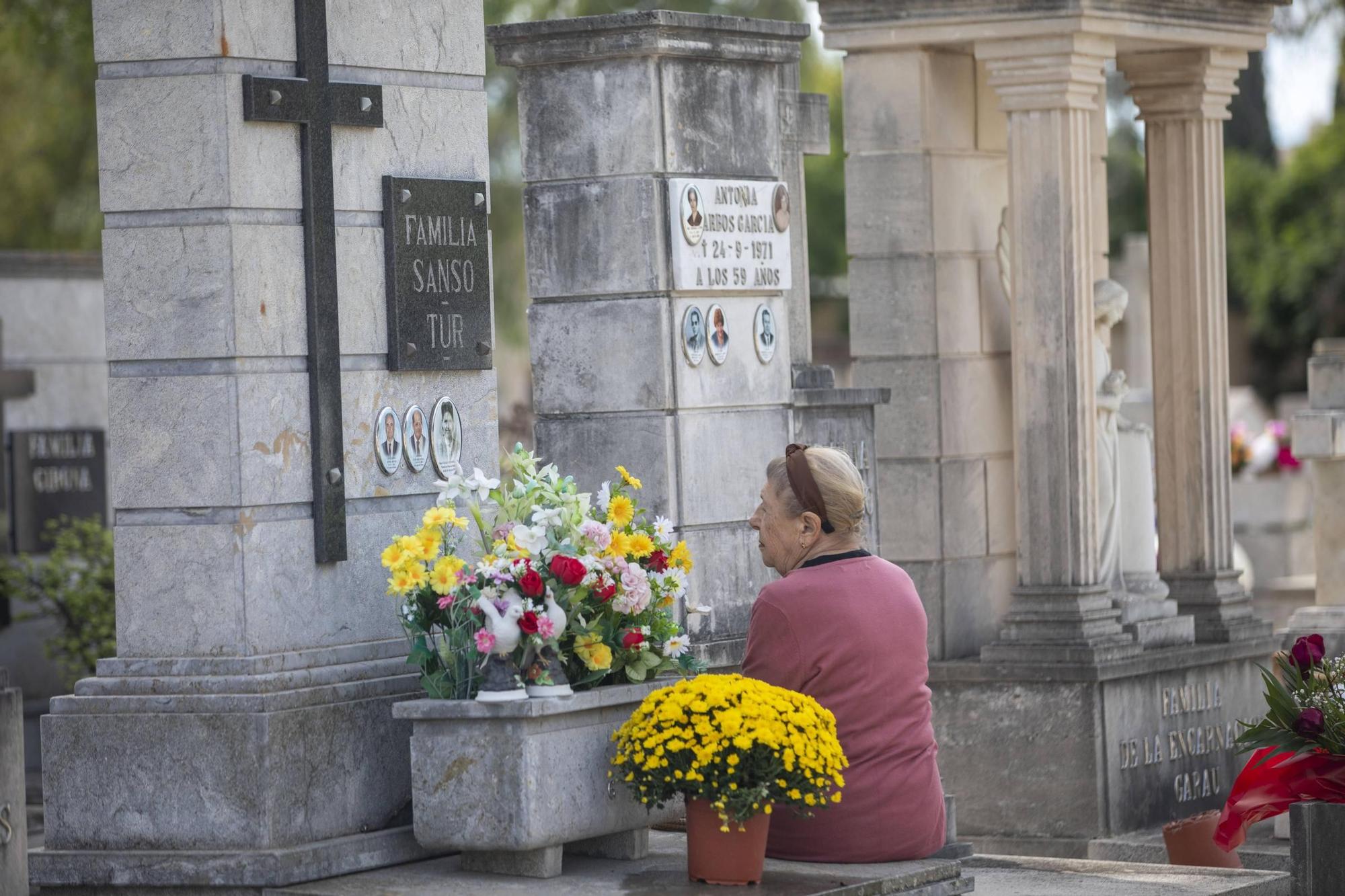 El día de Tots Sants en el cementerio de Palma