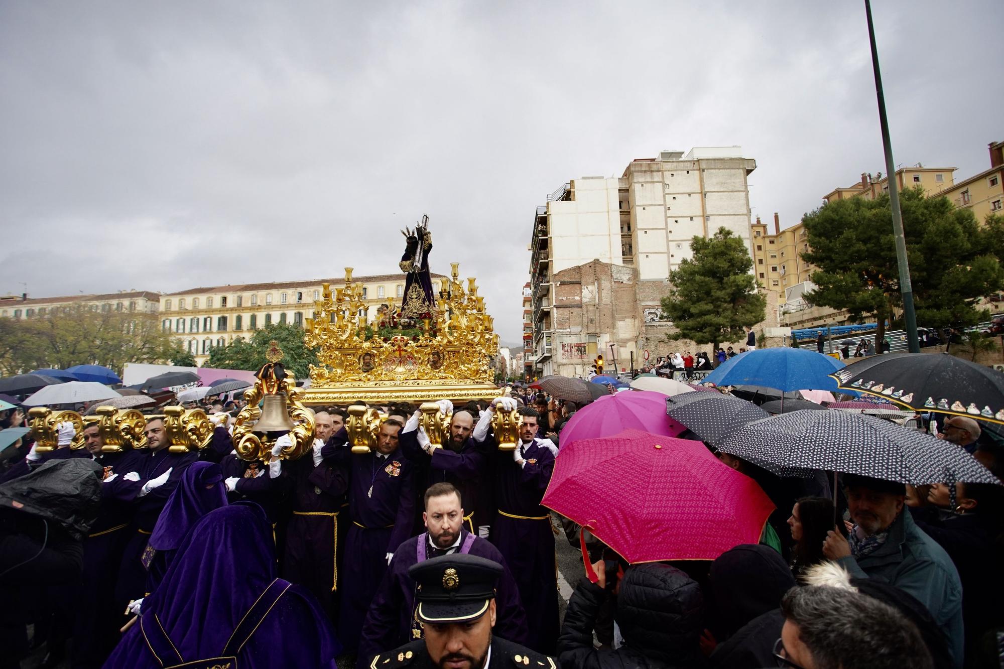 Liberación del preso por la cofradía de Nuestro Padre Jesús El Rico, la única que salió a la calle el Miércoles Santo.
