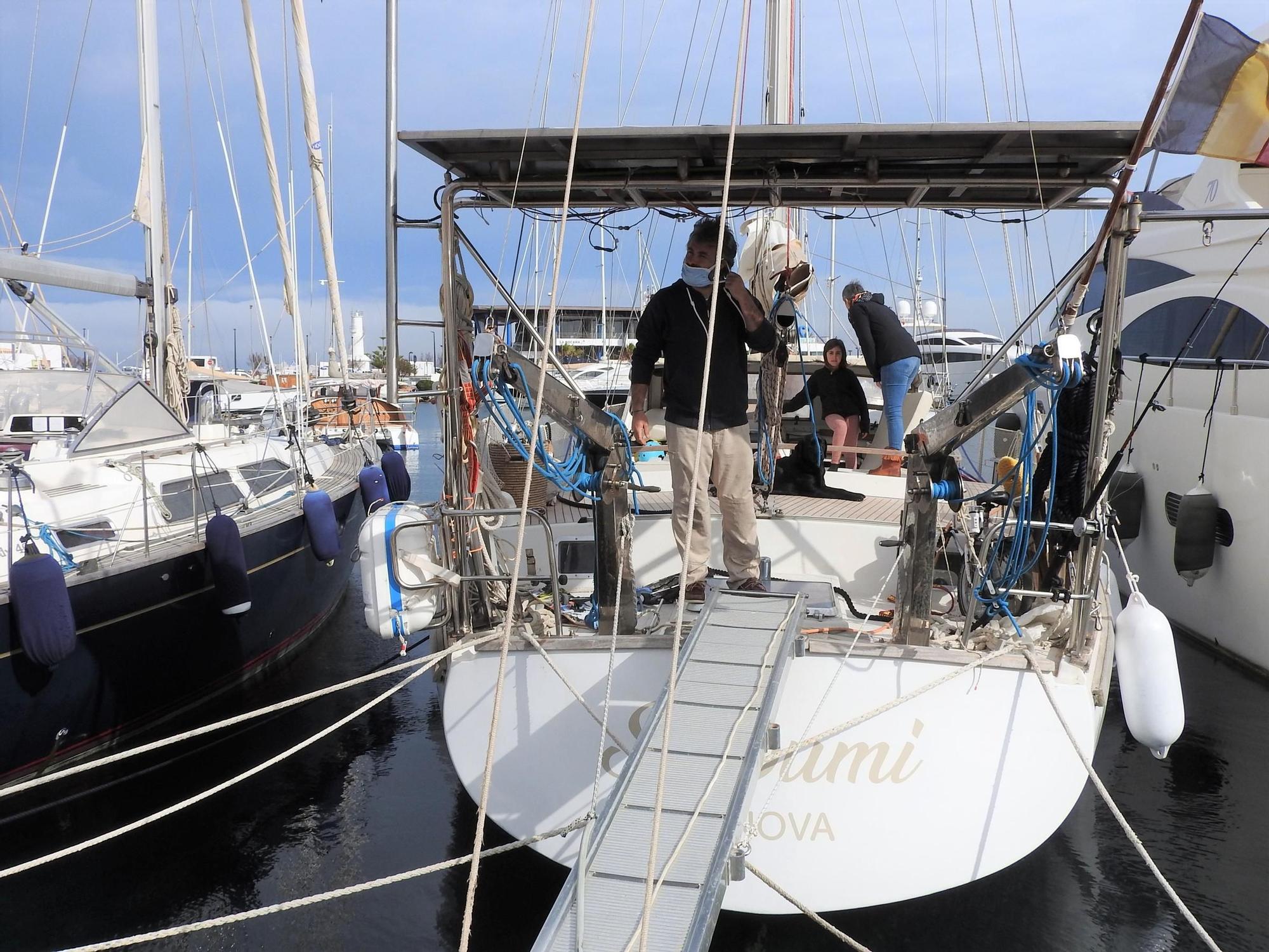 Una familia de navegantes italianos atrapados en Formentera por el covid