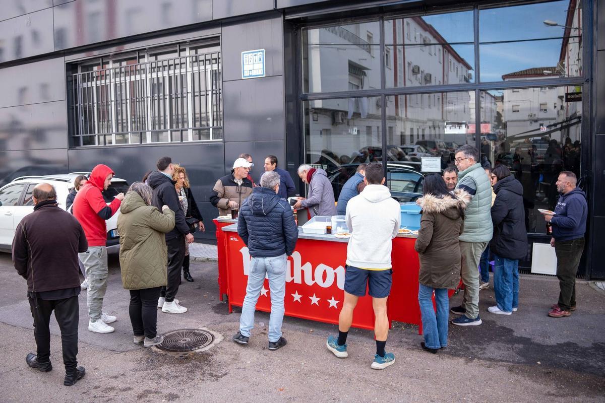 Las migas protagonizan las convivencias navideñas de las barriadas de Mérida