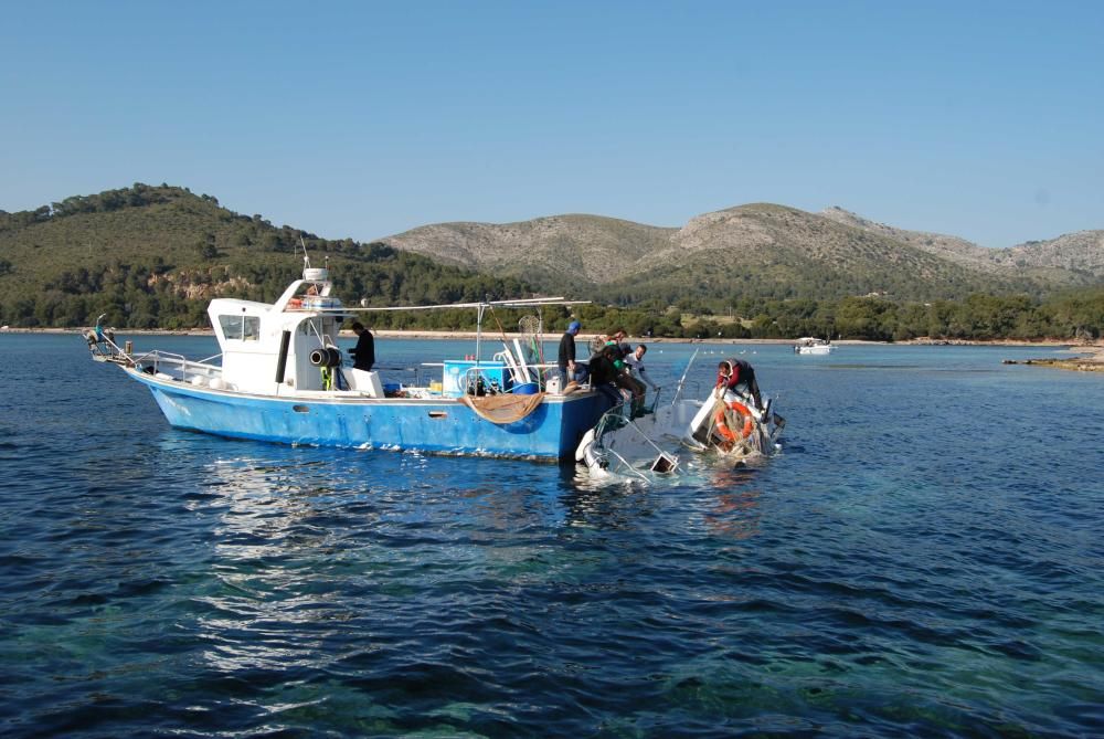 El ferry de Ciutadella hunde un pesquero por accidente en el Port d'Alcúdia