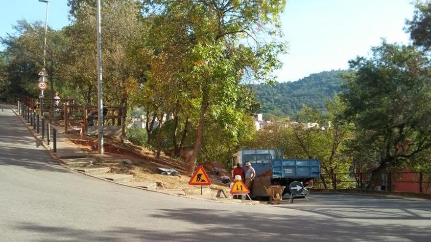 S&#039;inicien les obres per fer unes escales noves davant de l&#039;ascensor del carrer de l&#039;Hortènsia de Girona