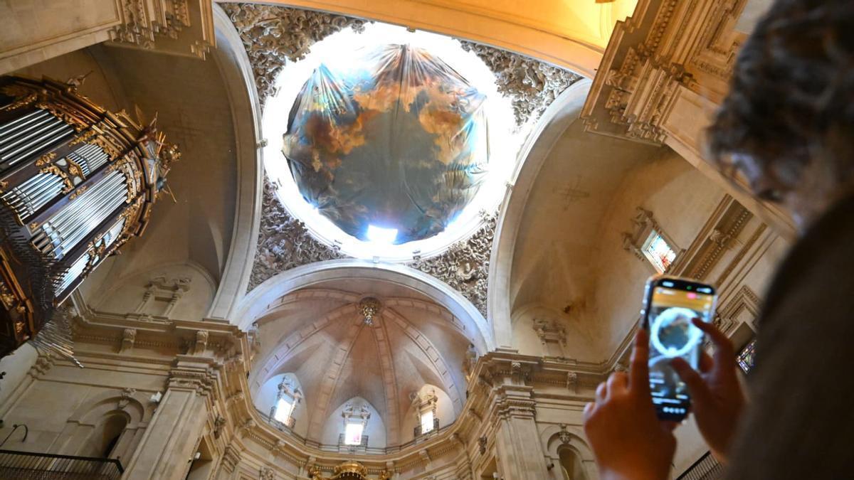 El Misteri d’Elx durante el montaje de su tramoya aérea.