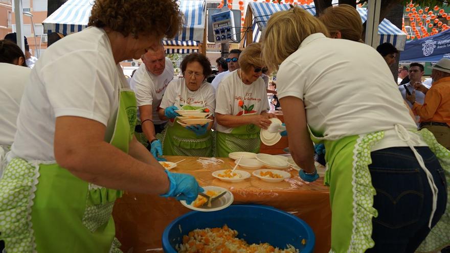 Zumos, ensaladilla y sopa hervía en Coín para celebrar la Fiesta de la Naranja