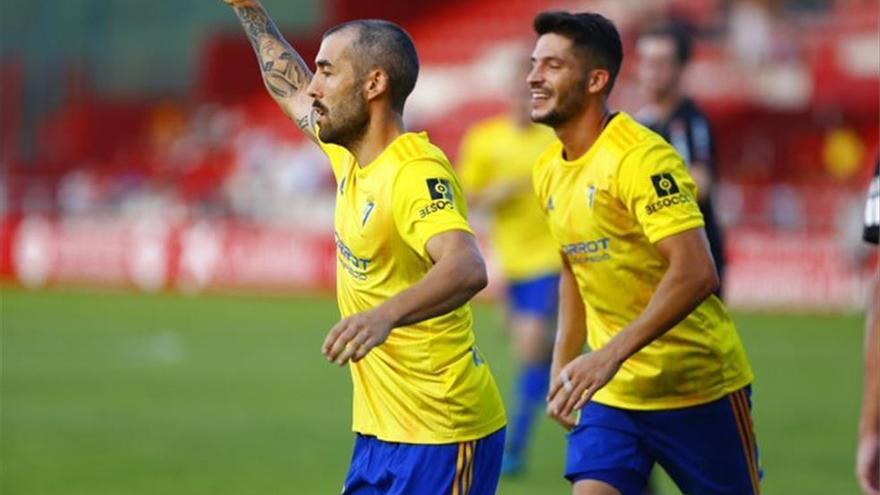 El Cádiz CF lidera con autoridad la Segunda