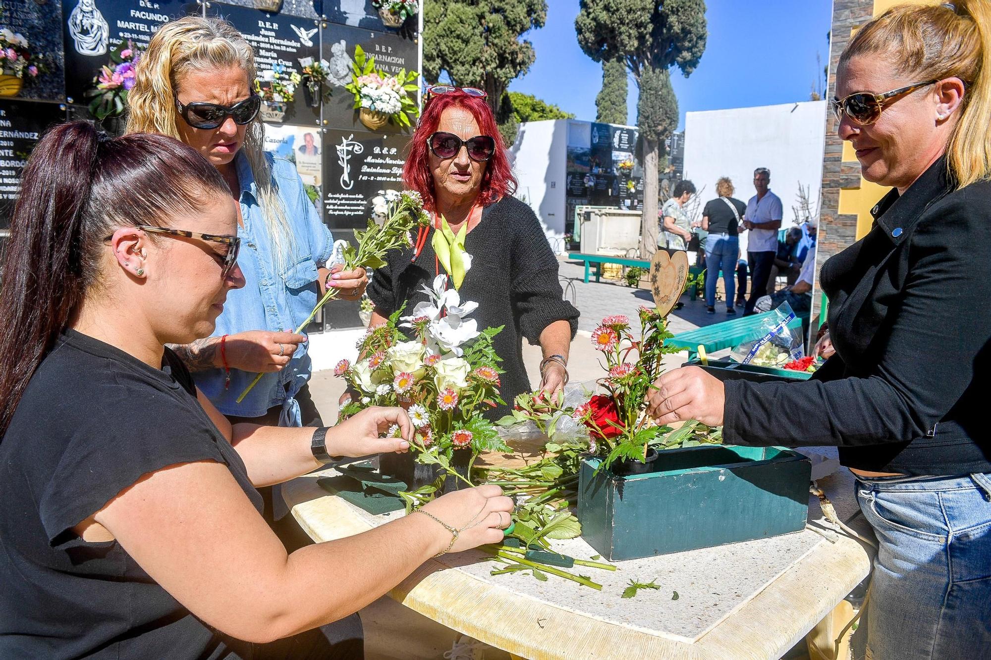 Día de Todos los Santos en cementerios de Gran Canaria