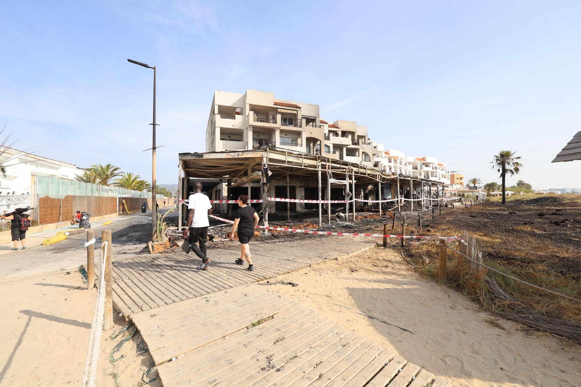 Todas las imágenes del devastador incendio en una zona de ocio de Ibiza