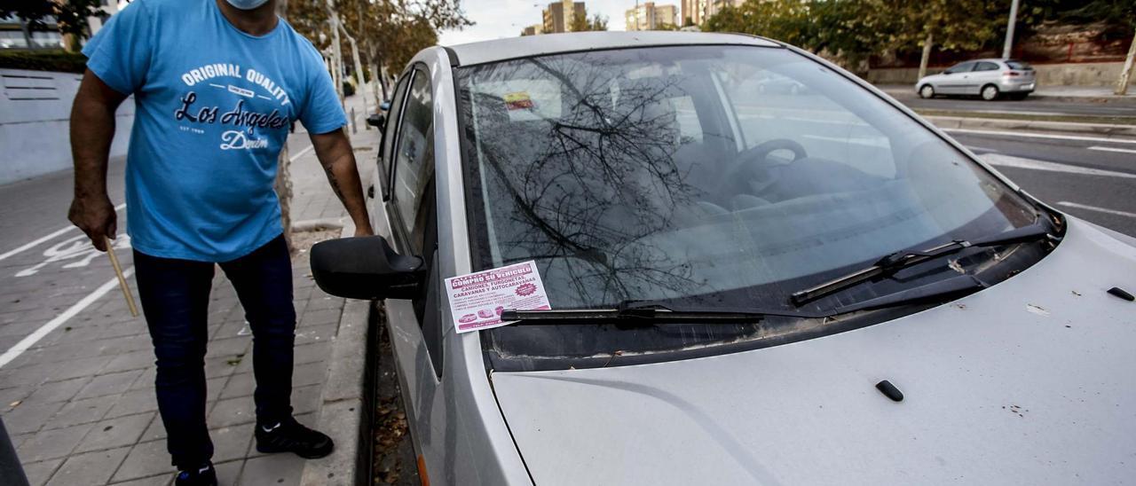 Los coches más económicos se mueven entre particulares, un canal donde campan los falsos comerciales.