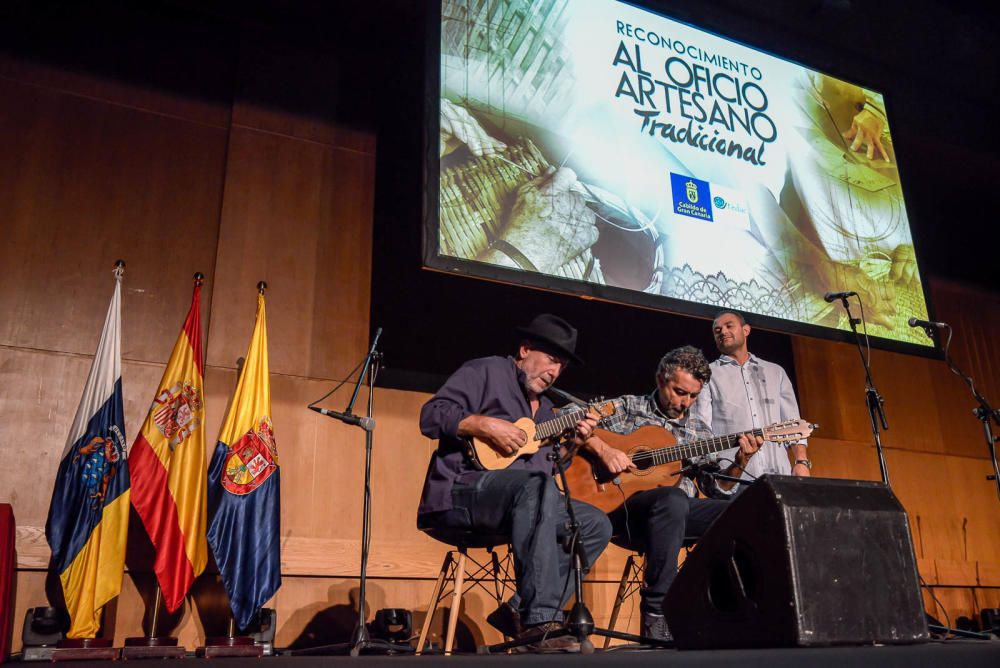 Los artesanos son homenajeados por el Cabildo