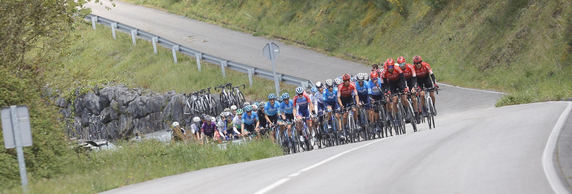 La segunda etapa de la Vuelta Ciclista a Asturias, en imágenes