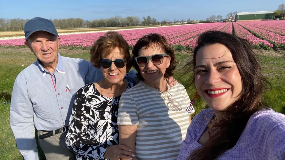 La familia, con Luis Carbó a la izquierda, durante su viaje a Países Bajos.
