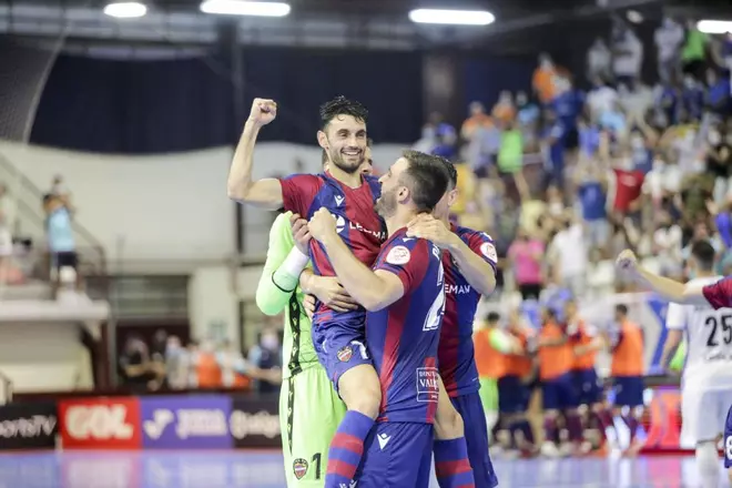 Levante - Valdepeñas: Las mejores fotos del partido