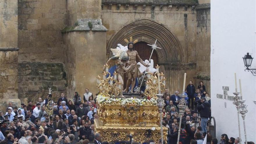 El tiempo permite a 26 de las 37 cofradías pasar por la Catedral