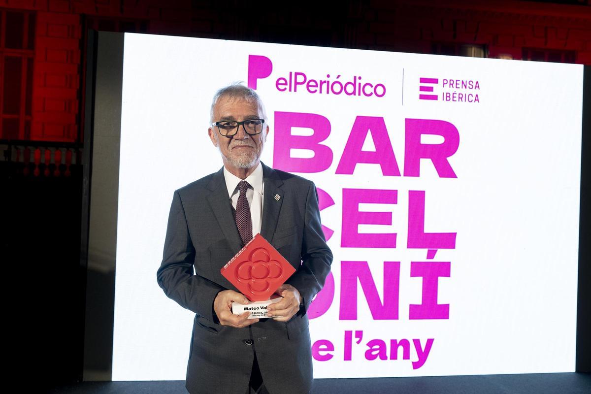 Mateo Valero, con su premio a Barceloní de lAny 2024.