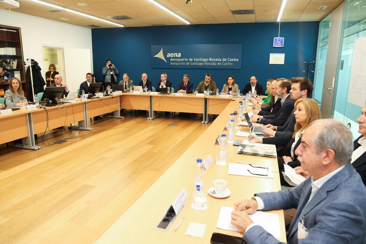 Participantes en la segunda reunión del Comité de Coordinación Aeroportuaria, celebrada en Santiago.