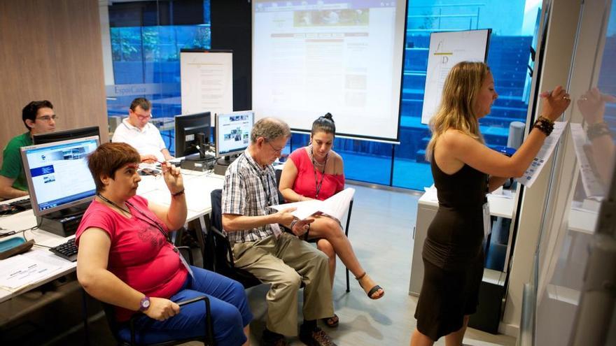 Un momento de los cursos de formación del programa Incorpora de la Caixa.