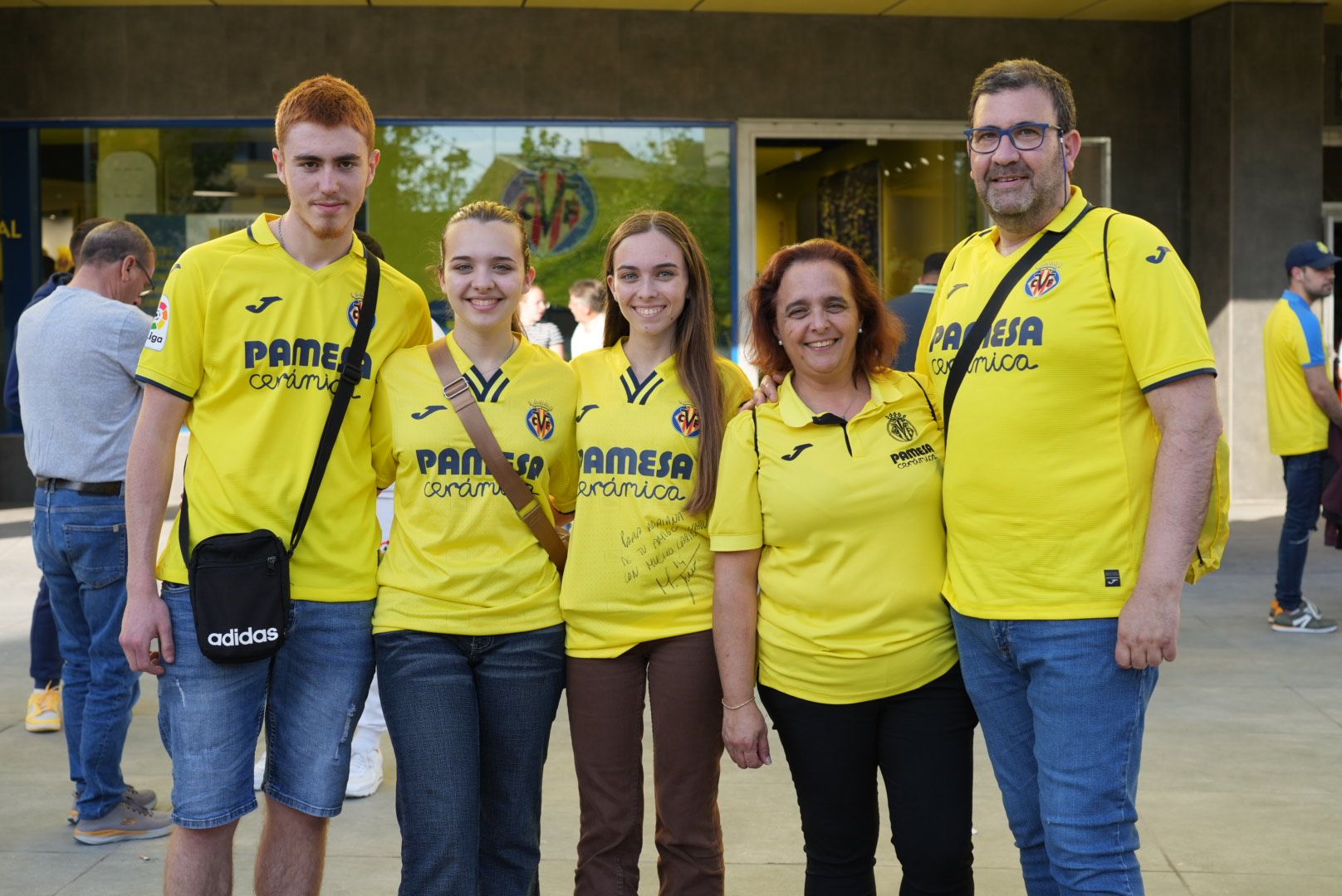 La afición del Villarreal en el partido contra el Espanyol en La Cerámica