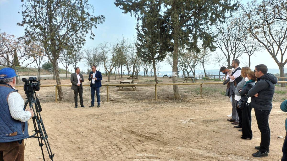 Francisco Palomares y Juan Díaz, en la zona recreativa de La Cobata de Villafranca.