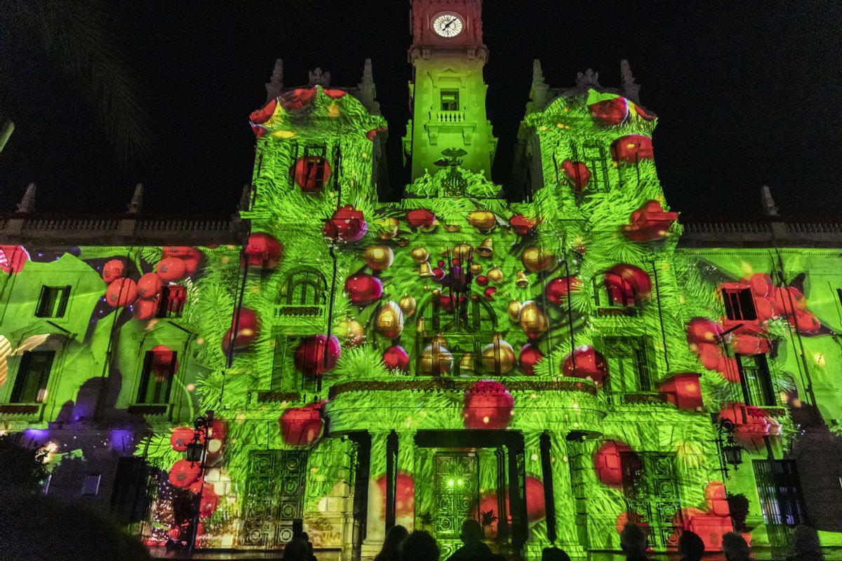 València estrena un "mapping" en la fachada del Ayuntamiento