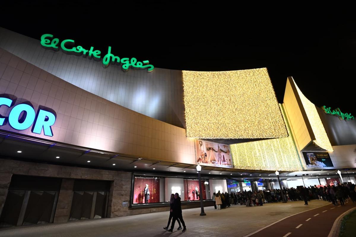 El Corte Inglés de Elche da la bienvenida a la Navidad