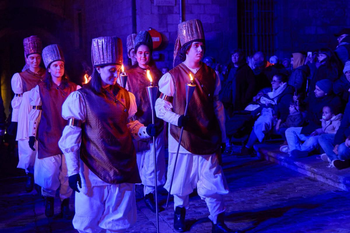 Les fotos de l'encesa de l’Estel d’Orient a la façana de la Catedral de Girona