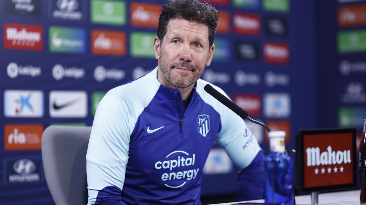 Simeone: &quot;Un árbitro bárbaro, lo hará fenomenal, los jugadores lo ayudarán&quot;