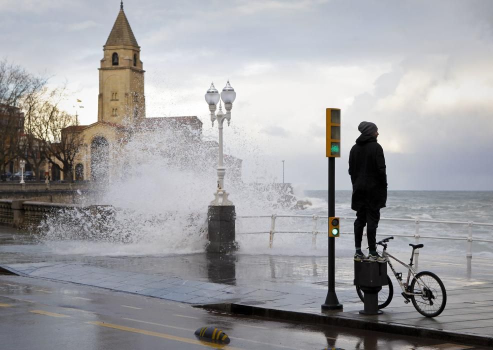 Oleaje en Gijón