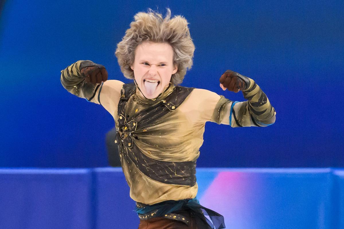 Ilia Malinin durante el programa de patinaje artístico en Milán.