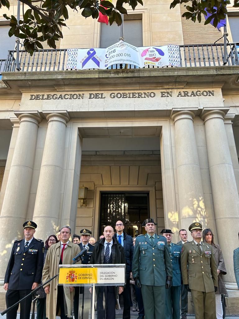 25N: Las instituciones aragonesas escenifican su rechazo a la violencia contra la mujer