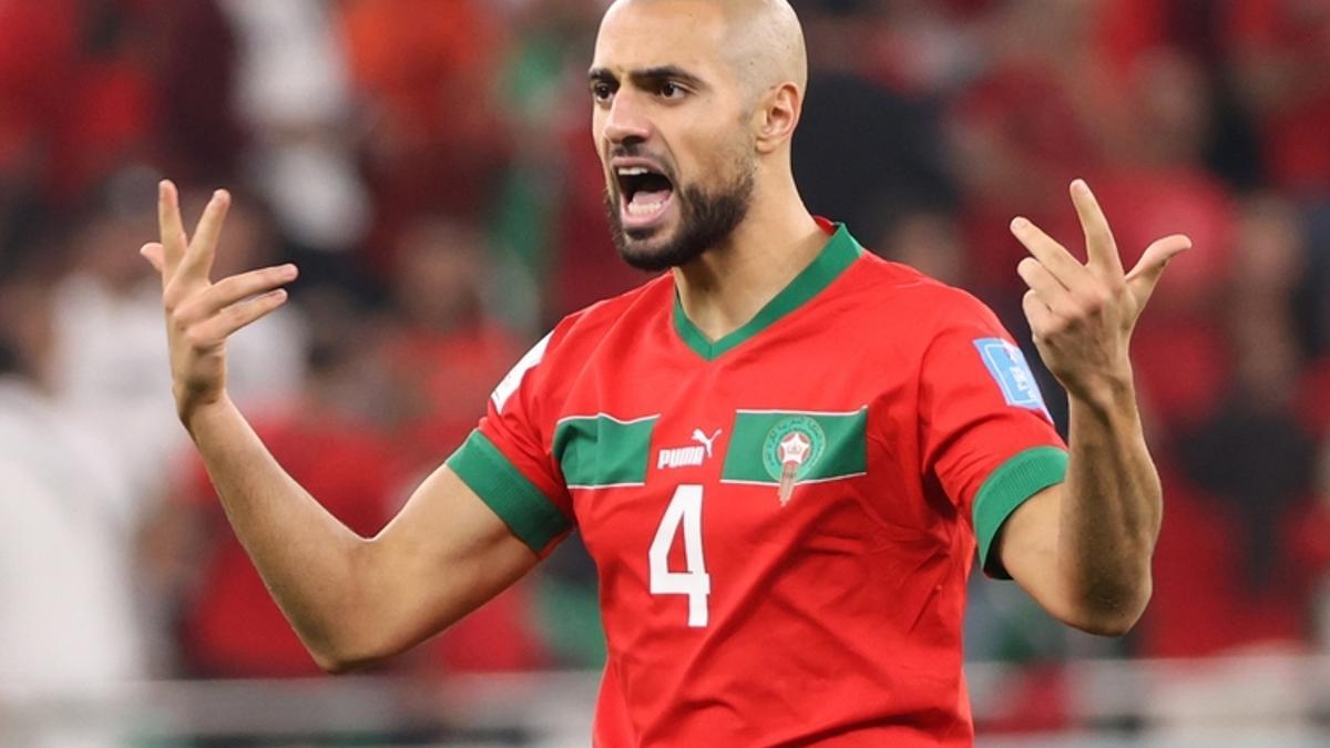 Sofyan Amrabat alienta a los jugadores marroquís