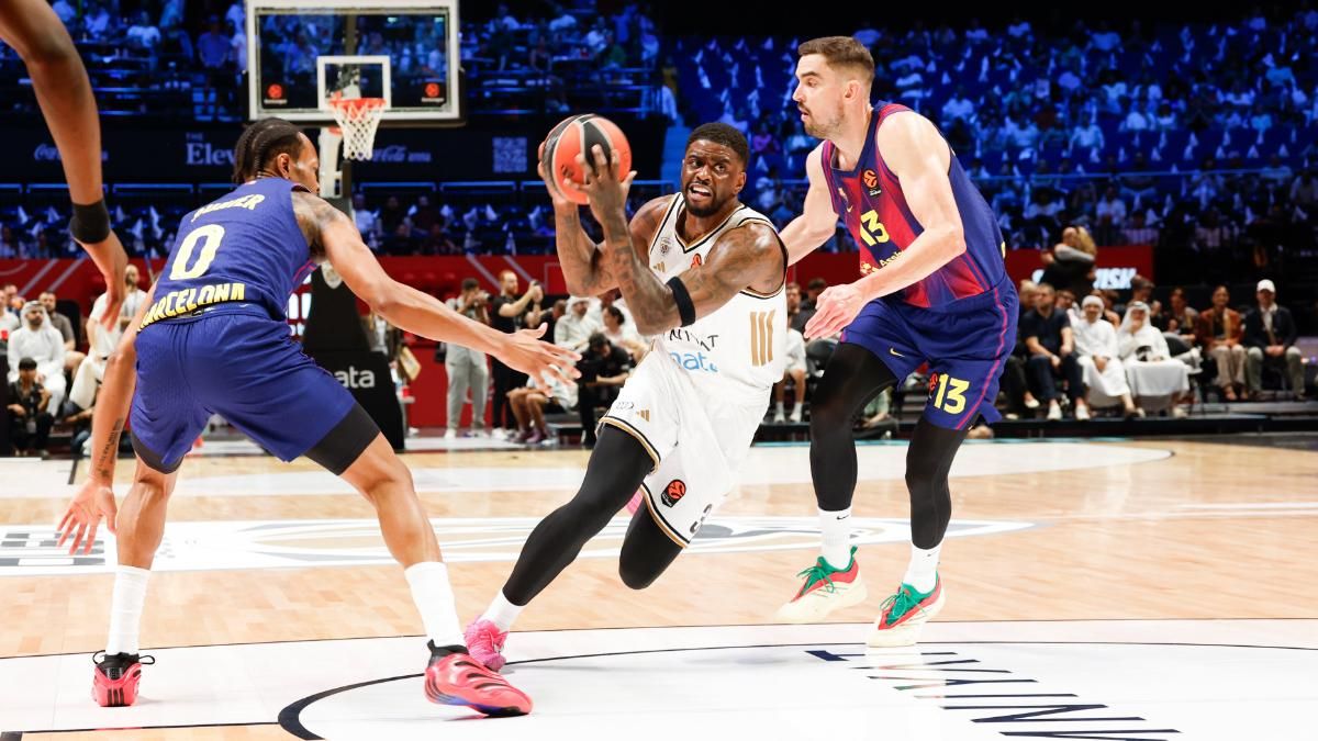 Dwayne Bacon impone su físico en una penetración