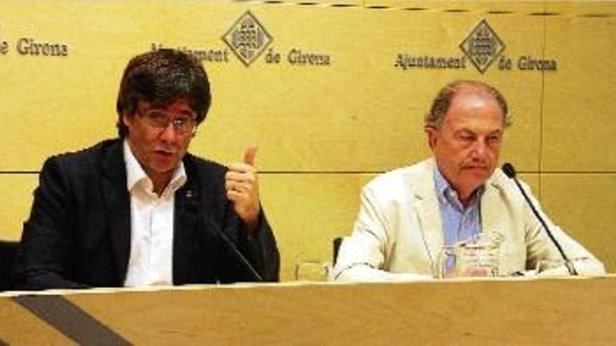 Carles Puigdemont i Esteve Vilanova presenten la nova edició dels premis.