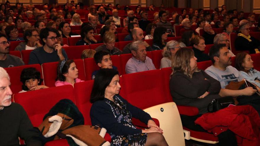 Asistentes a la primera jornada de la 
Semana de Cine Submarino. | |