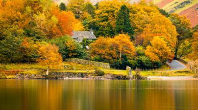 La postal más otoñal de Escocia se consigue en este pequeño pueblo de las Tierras Altas