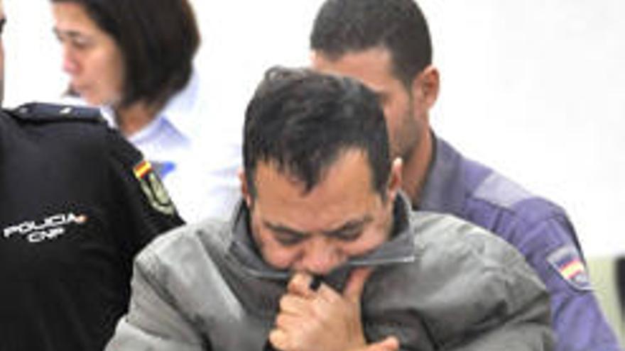 El presunto asesino de Hoya de la Plata, ayer, durante el juicio. i E. URQUIJO / EFE