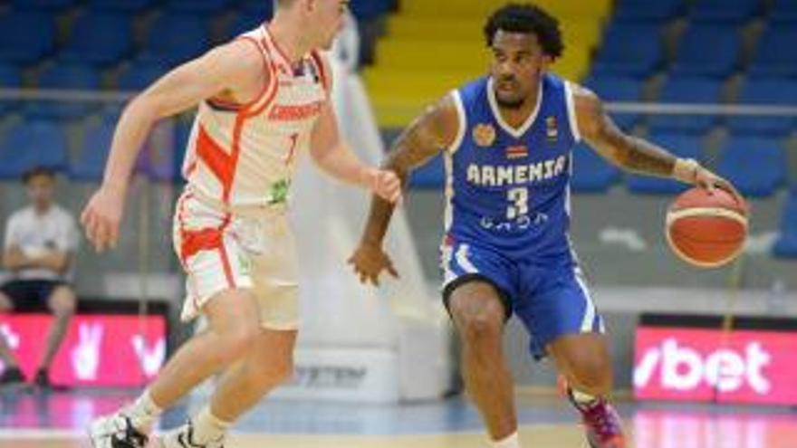 Jones, con Armenia. | FIBA