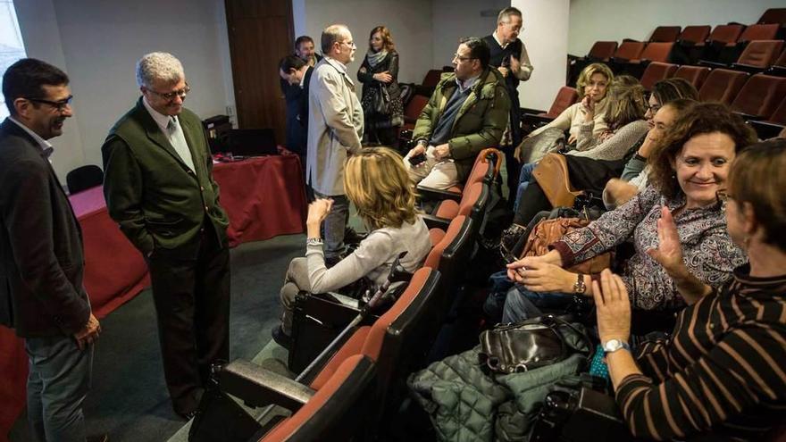 Un grupo de pediatras asturianos, en la reunión informativa celebrada ayer en Oviedo.