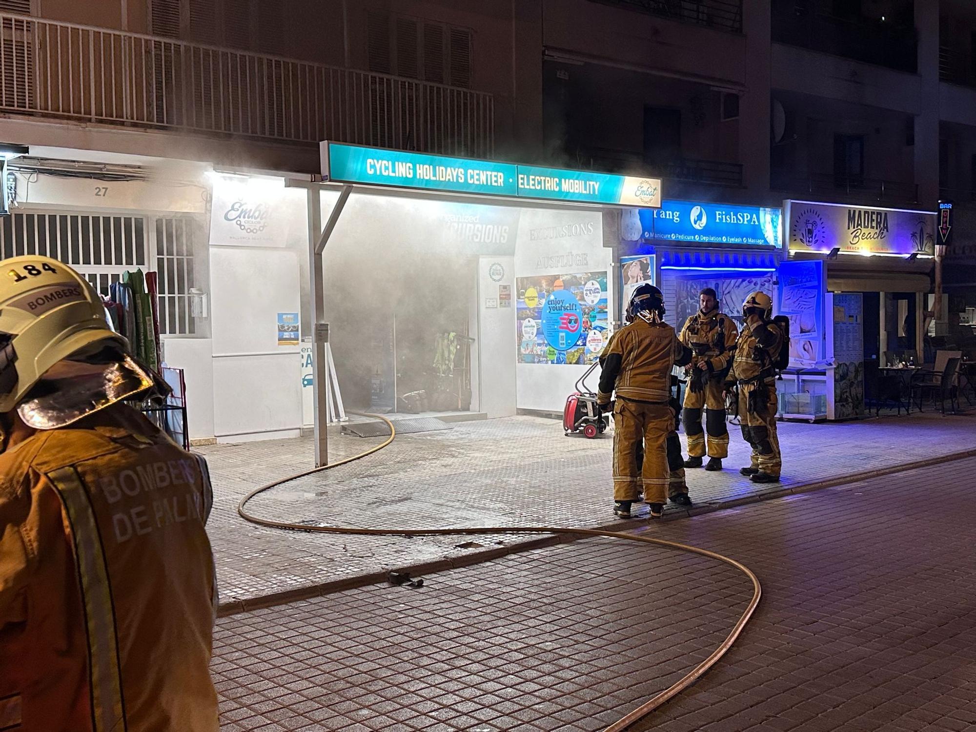 Un incendio ocasiona graves daños en un local de patinetes en Can Pastilla