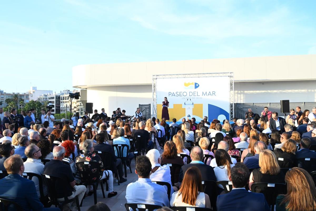 Torrevieja estrena el Paseo del Mar como nuevo espacio de ocio en el puerto