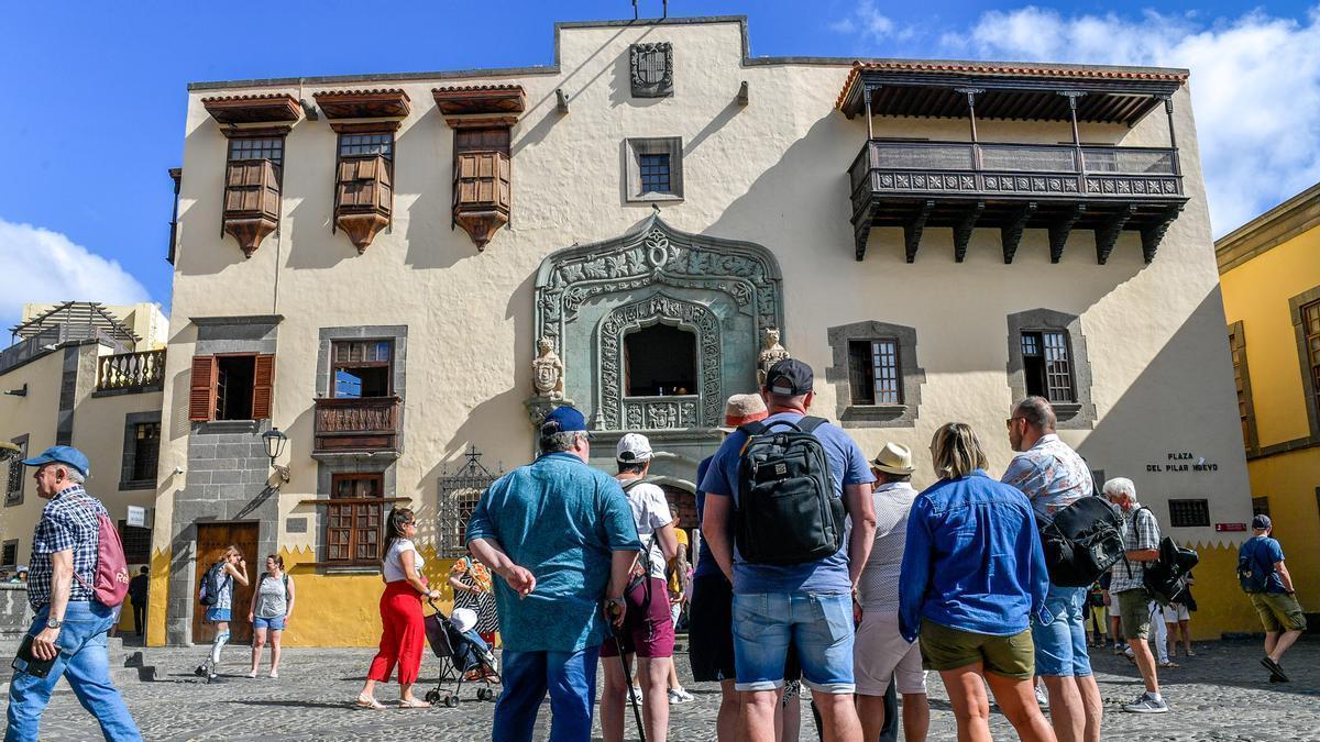 Casa de Colón, en la plaza del Pilar Nuevo.