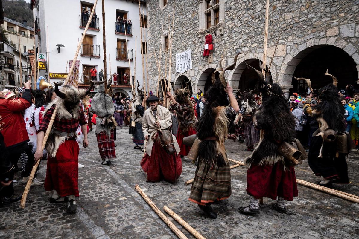 En imágenes I La localida de Bielsa celebra su tradicional Carnaval