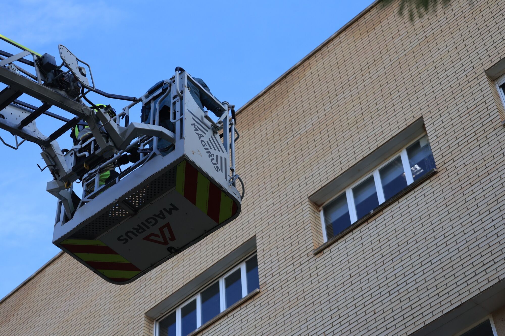 Mediterráneo y Todojuguete reparten ilusión entre los niños hospitalizados