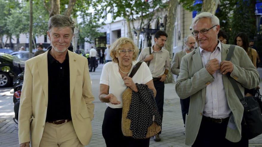 Manuela Carmena, junto a Joan Ribó y Pedro Santisteve, alcalde de Zaragoza.