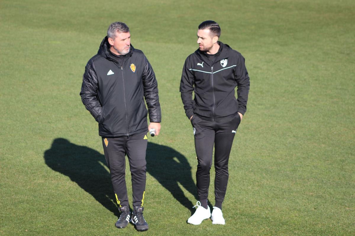 Larraz and Genovés talk before a match between Deportivo Aragón and Ebro.