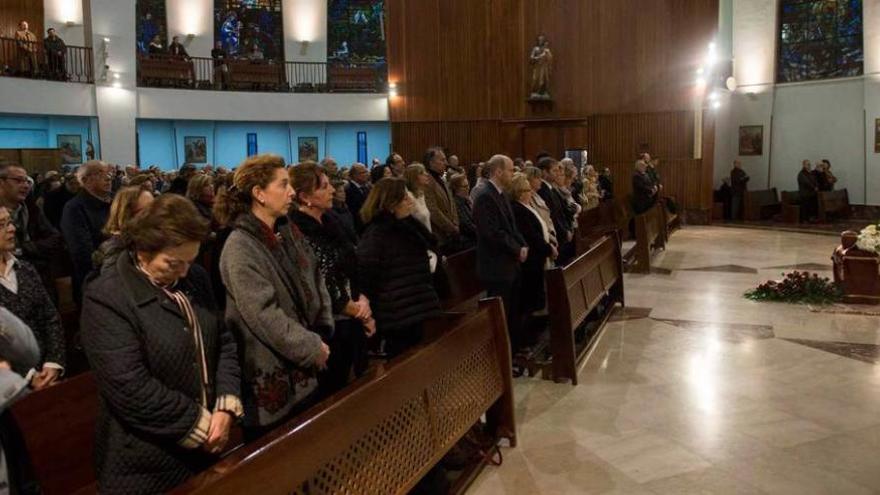 Un momento del funeral, ayer, en la iglesia de San Francisco de Asís.