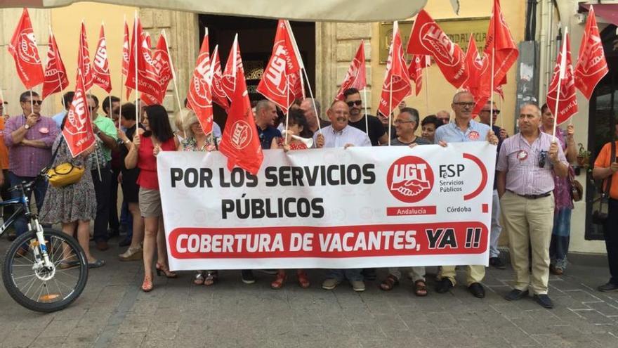 UGT reclama que se cubran 2.100 bajas en la administración de la Junta en Córdoba