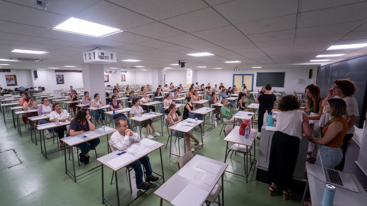 Alumnos durante un examen para la obtención del título de Bachillerato.