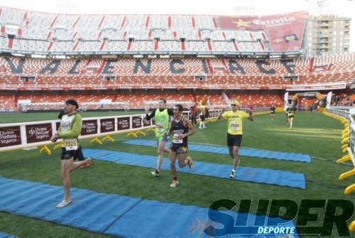 Búscate en la meta de Mestalla